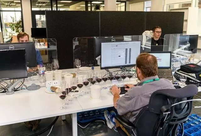 In der zweiten Junihälfte begannen die Verkostungen für die Decanter World Wine Awards 2021. Gut 18.000 Weine waren zu bewerten; damit erreichte der etablierte britische Weinwettbewerb eine Rekordbeteiligung.