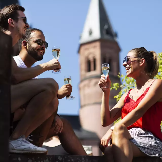 deutscher Winzersekt auf dem Mainzer Wochenmarkt